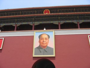 Wie lange soll das Mao-Porträt noch auf dem Tiananmen hängen? © Wikimedia Commons