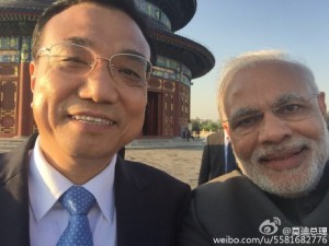 Selfie beim Staatsbesuch: Modi und Li vor dem Himmelstempel in Peking im Mai 2015 © Weibo-Screenshot 15.07.2015.