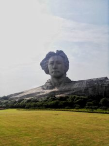 Die riesige Mao-Büste in Changsha ist auch heute noch ein Pilgerort für Mao-Verehrer. Foto: Wang Zhuo