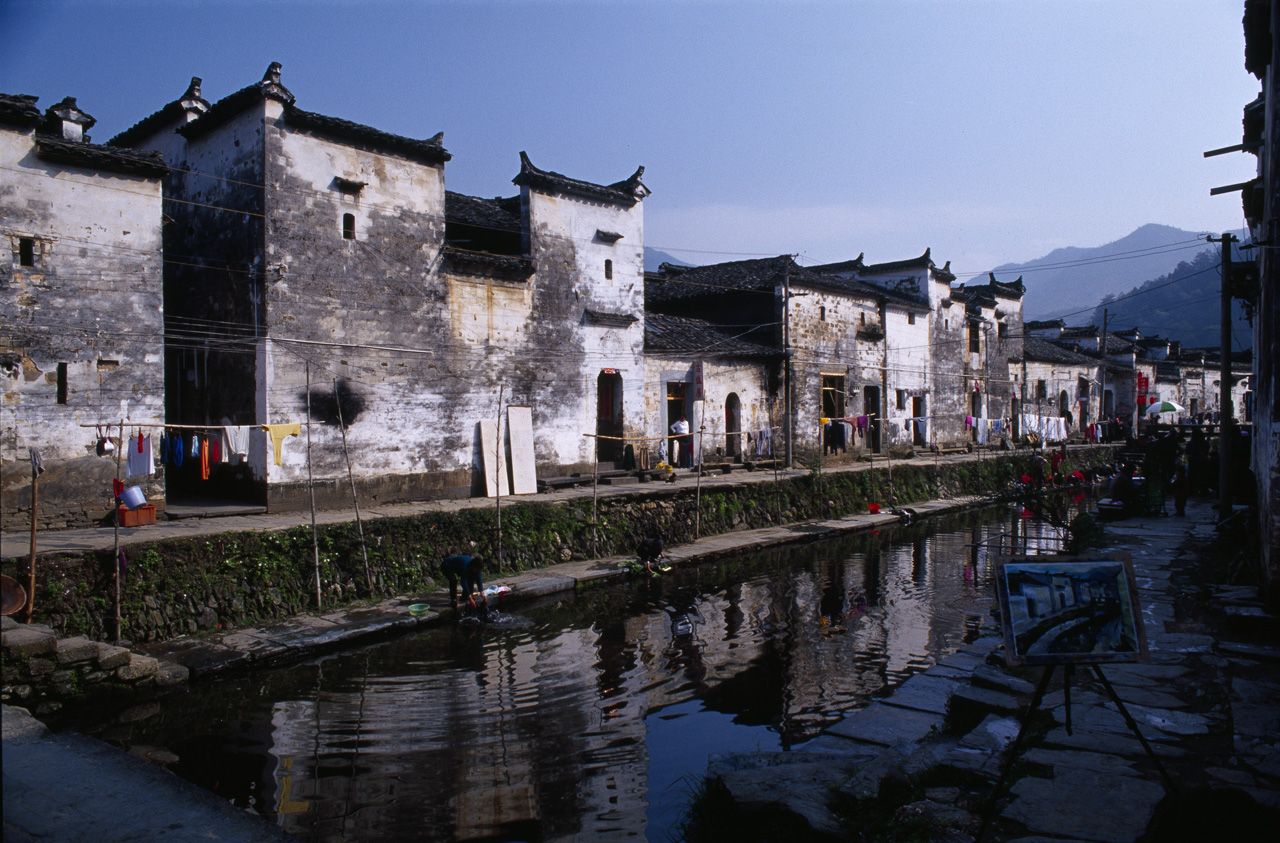 Traditionelle Architektur im Dorf Likeng, Foto: YaPex via Wikipedia (https://goo.gl/3thZFT)